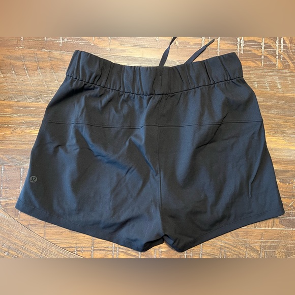 Lululemon everyday black drawstring short. Size 6. - Picture 2 of 2